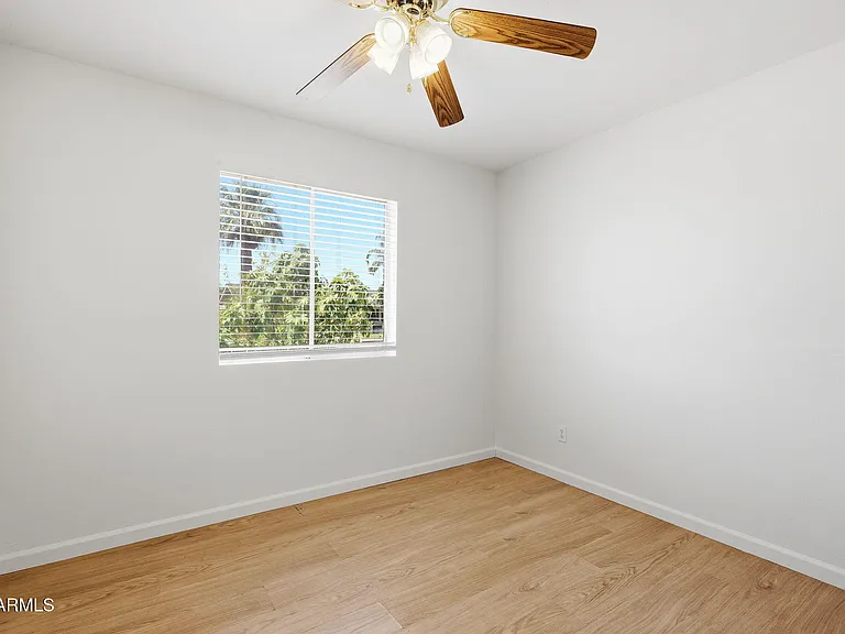 250 E Park Ave — Photo 20