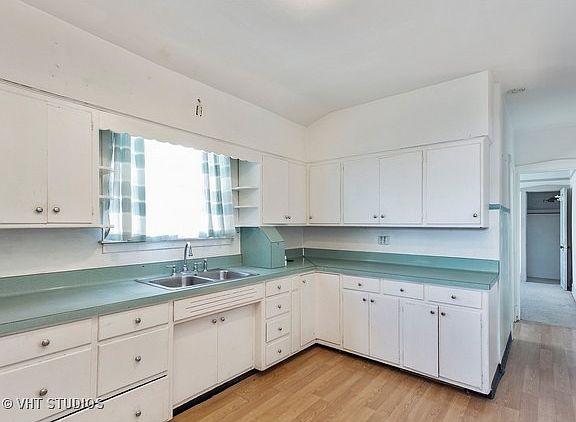 4th image of 5054 W Winnemac Ave