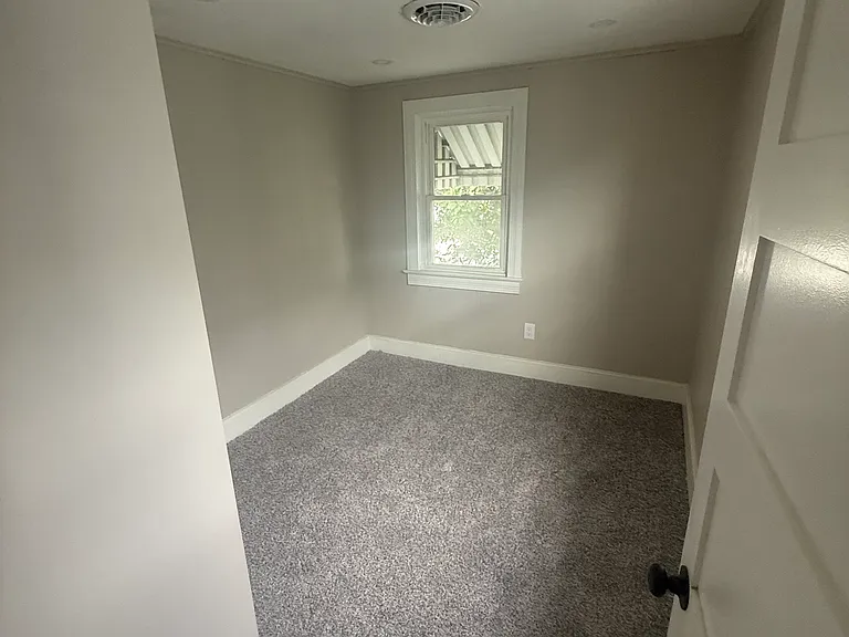 328 Warren St — Photo 10