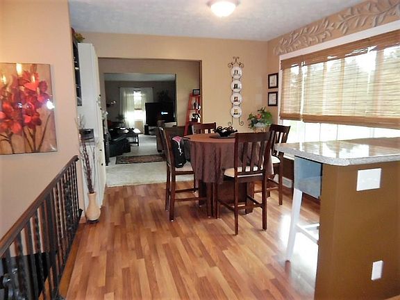 5th image of 1271 Oak Ln