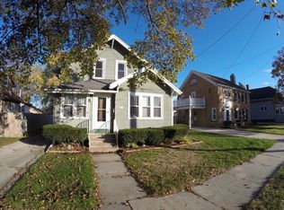 1023 N 13th St, Manitowoc, WI 54220