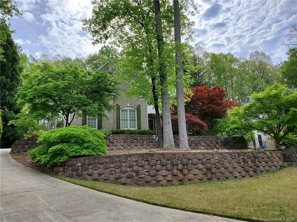 1st image of 124 Fernbrook Dr