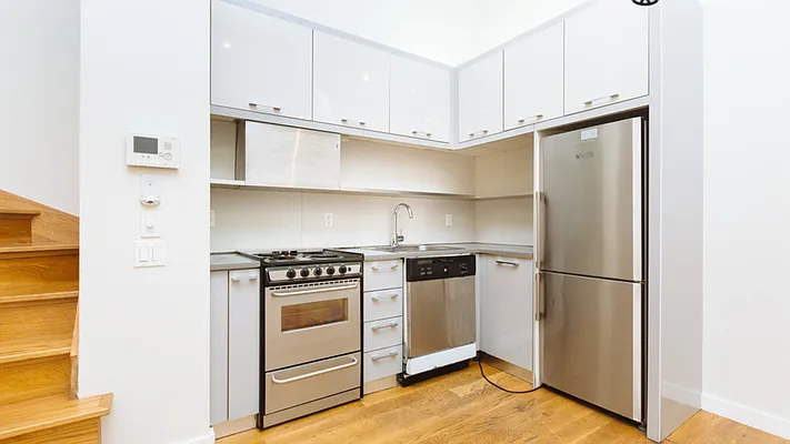 Rented by Nooklyn NYC LLC | media 31