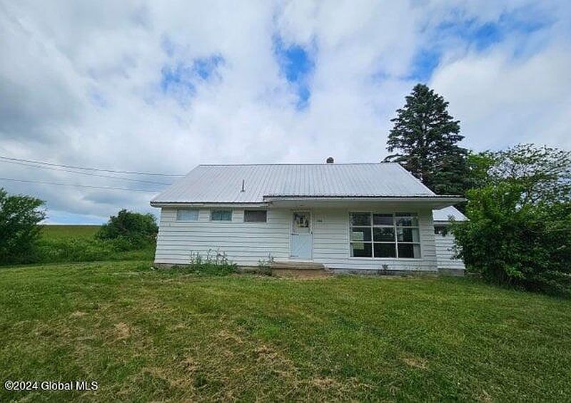 2nd image of 1986 Township Road