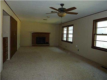 3rd image of 811 Plaza Dr