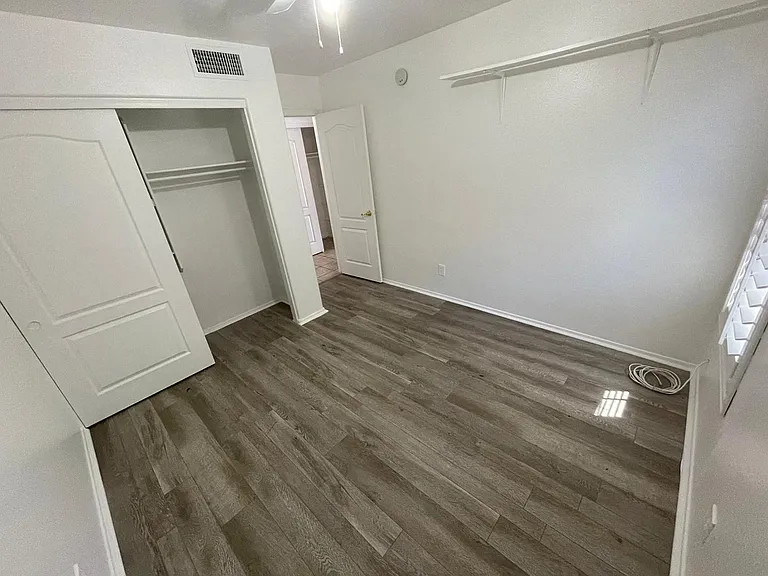 2460 E Whitten St — Photo 7