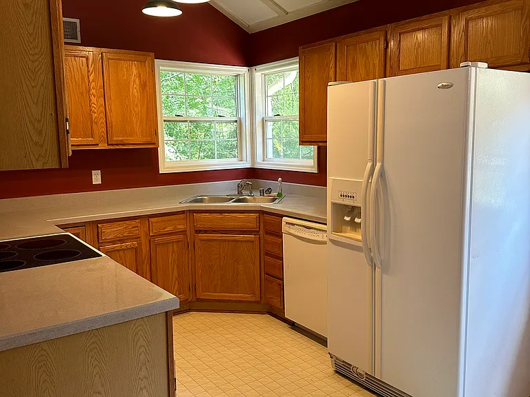 632 W Madison St — Photo 1