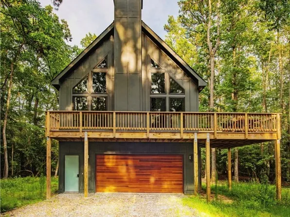 221 Little Oyster Ln, White Stone, VA 22578