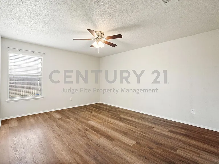 1529 Bluewater Dr — Photo 12