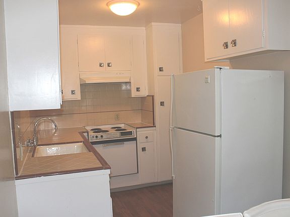 3rd image of 554 S 5th St APT 11