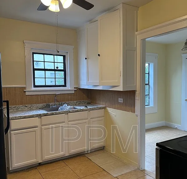 284 Corona Crescent St — Photo 10