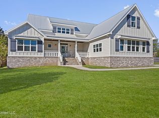 107 Seabrook Dr, Waveland, MS 39576
