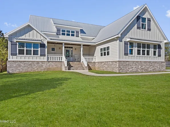 107 Seabrook Dr, Waveland, MS 39576