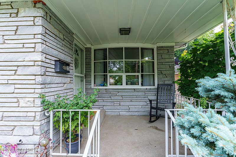 4th image of 15 Daytona Avenue