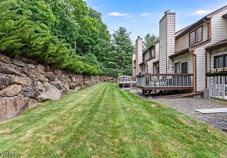 22 Averell Dr #22 — Photo 32