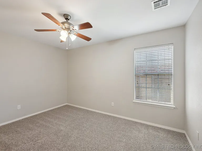 1504 S Desert Palm Ave — Photo 17