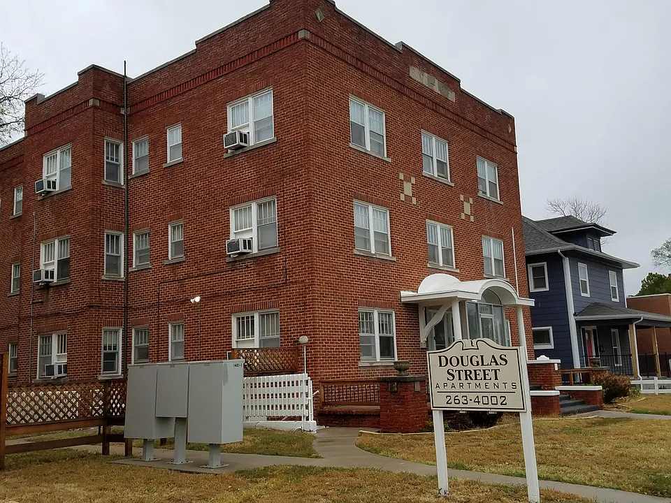 2610 E Douglas Ave #6