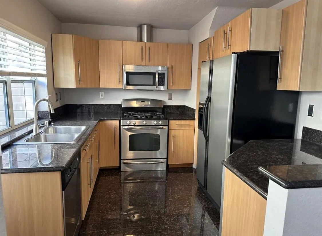 2 bed, 1216 sqft, $3,450 — Photo 4