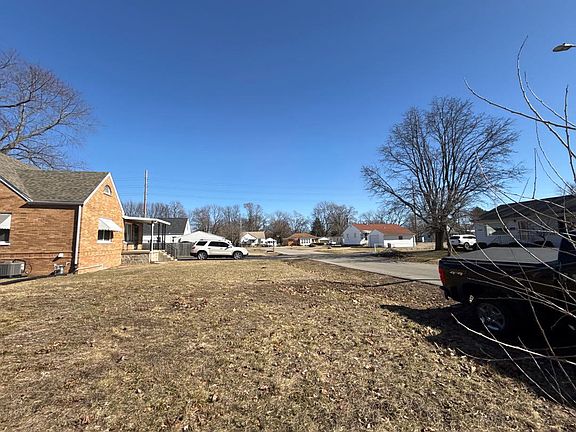 4th image of 2365 E Converse St