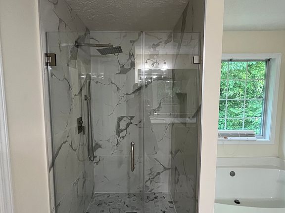 4th image of 1600 Highland Farm Dr