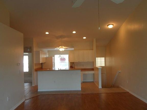 4th image of 5436 Admiral Way #202