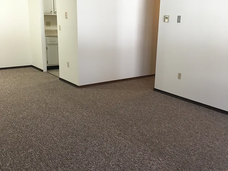 Hallmark Apartments — Photo 15