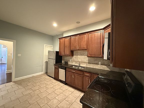3rd image of 118 E New St APT 1