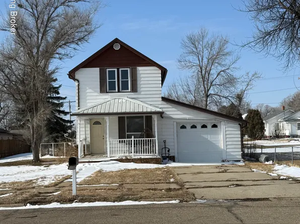 111 N Grove St, Hebron, ND 58638