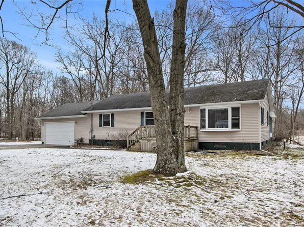 668 Airway Dr, Allegan, MI 49010