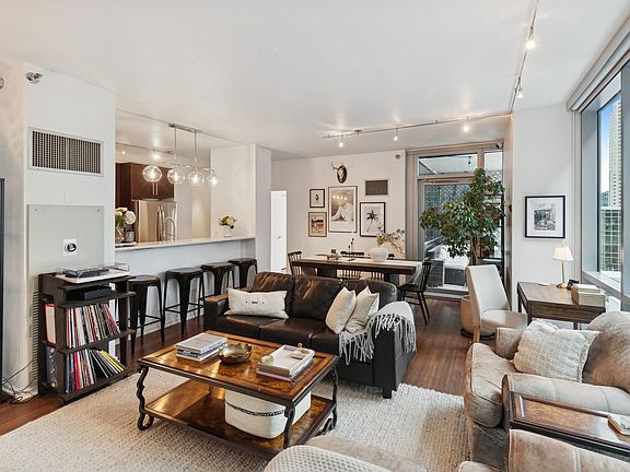 4th image of 125 S Green St APT 506A