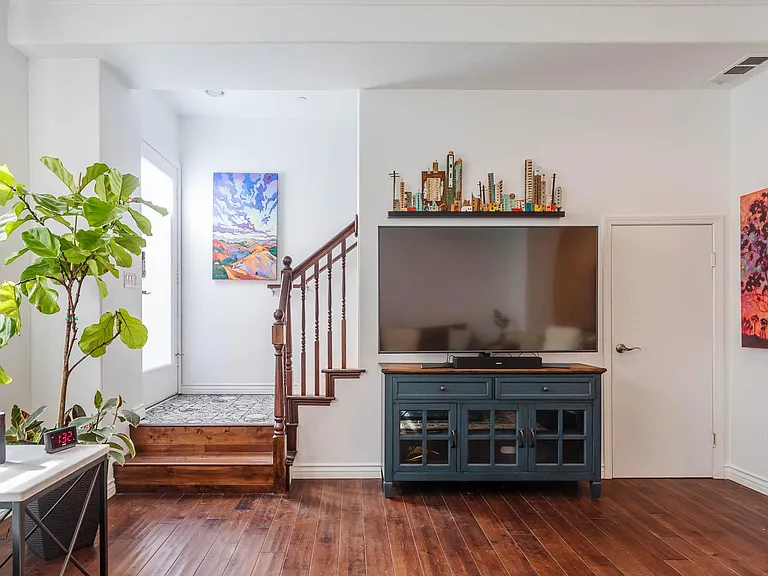 441 N Los Robles Ave — Photo 8
