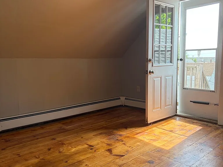 21 Wentworth St — Photo 1