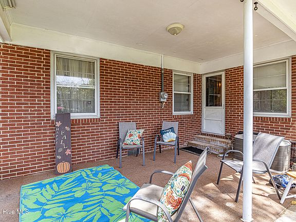 2nd image of 608 Poplar Street