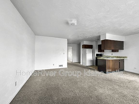4th image of 3587 N Main St #B