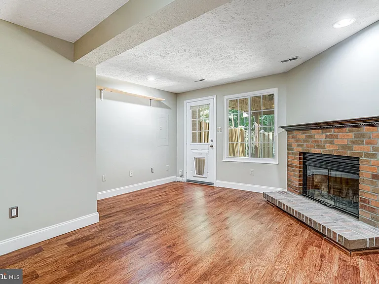 8525 Koluder Ct — Photo 21
