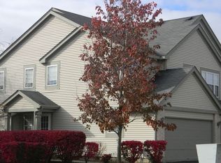 547 Lancaster Cir, Elgin, IL 60123