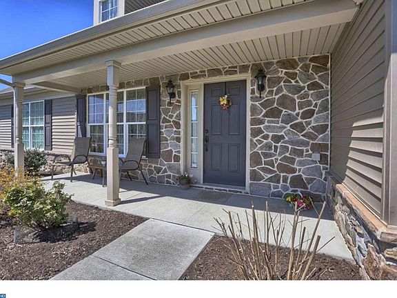 2nd image of 47 Loganberry Ct