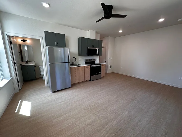 Waller Apartments — Photo 7