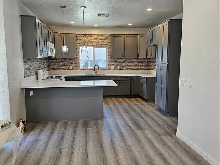 710 E Whittier Ave — Photo 3