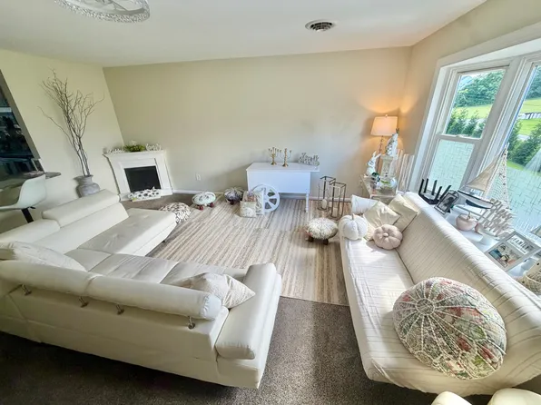 15049 New Windsor Rd, New Windsor, MD 21776