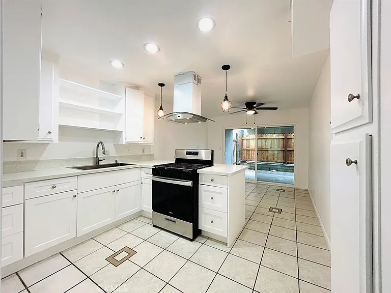 857 N Vineyard Ave #B — Photo 7