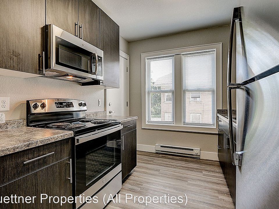 1st image of 3313 W Wells St APT 10