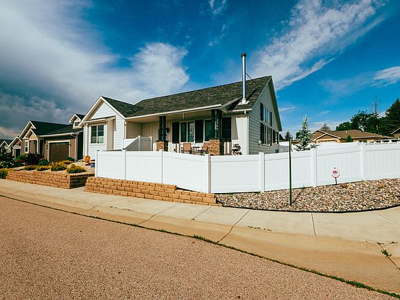 2nd image of 2306 Larch Ln