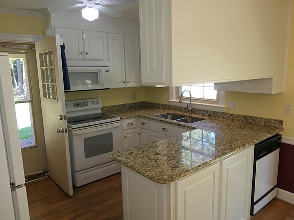 4th image of 303 Forest Dr