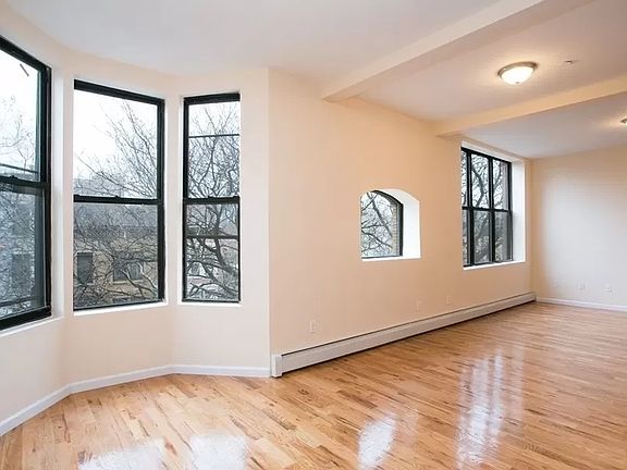 3rd image of 194 Vernon Ave Unit 8