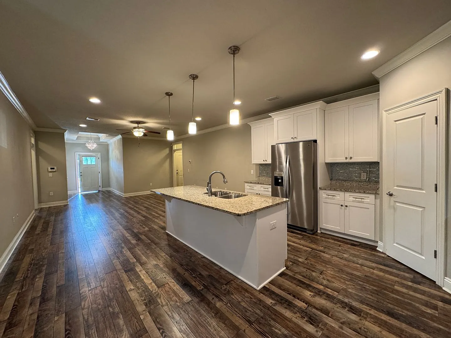 Stunning 3 Bedroom home in PRIME Navarre location! — Photo 3