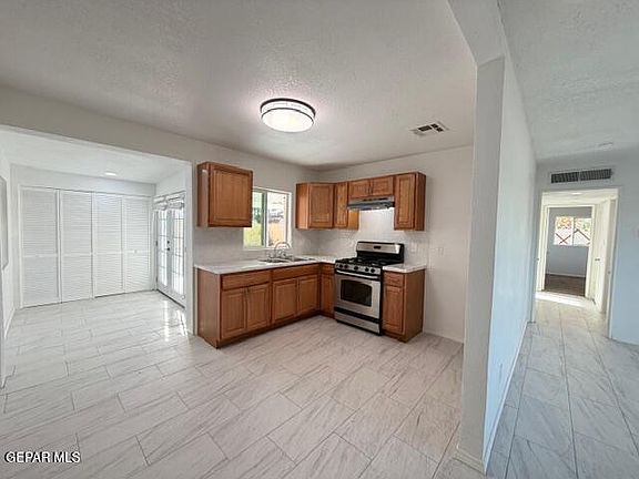 5th image of 7860 Holly Pl