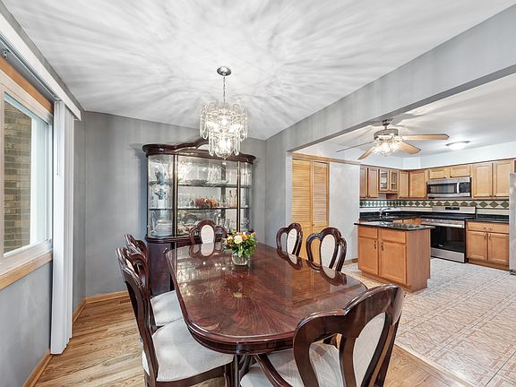 5th image of 688 Cedarwood Ct #688