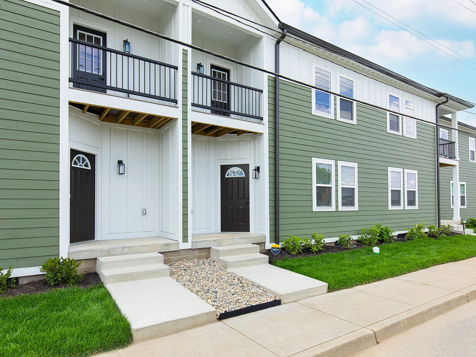 2 bed, 2.5 bath, 1325 sqft, $2,350 — Photo 2