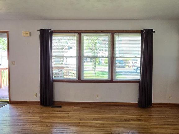 3rd image of 140 Park Ave